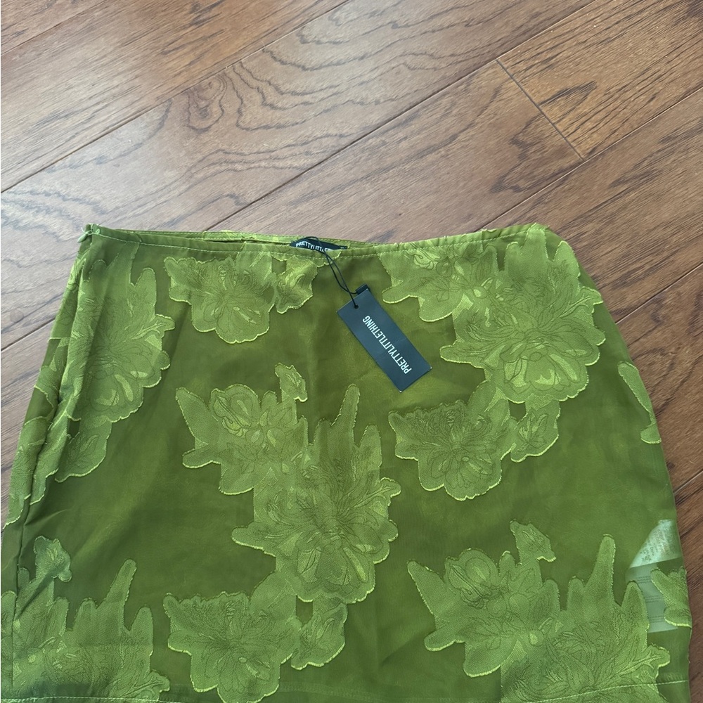 PrettyLittleThing Olive Green skirt - Picture 3 of 3